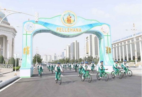 В Туркменистане с размахом отметили день велосипеда