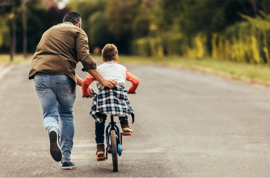 Когда начинать кататься на велосипеде и как выбрать, советы Федерации велоспорта